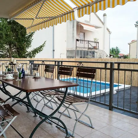 Mira Villa