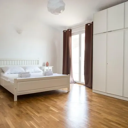 Mira * Kastela