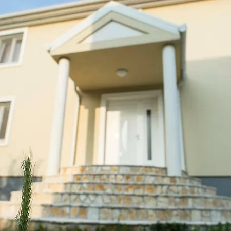 Villa Mira *