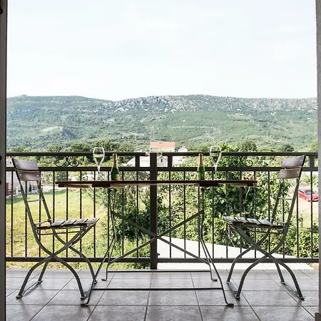 Villa Mira