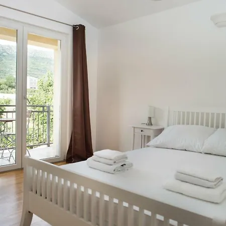 Villa Mira *