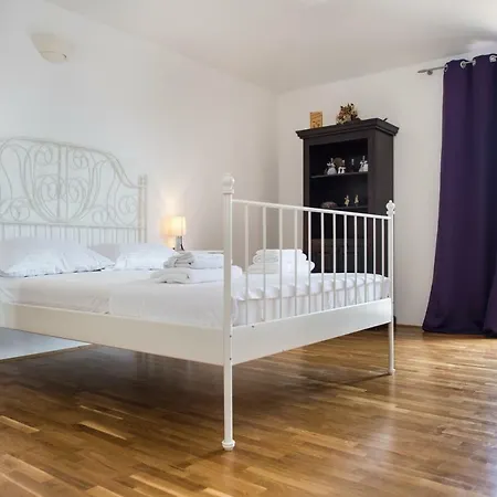 Mira Kastela